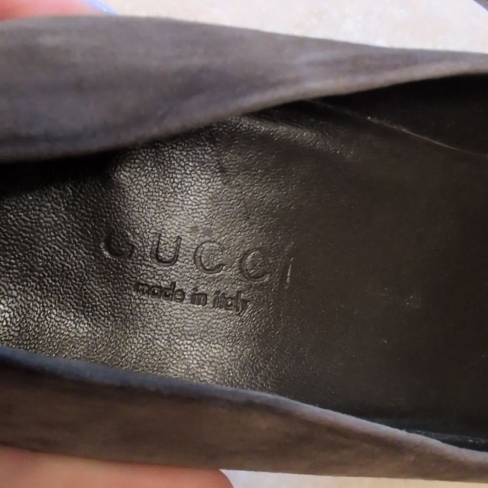 Gucci Brown Suede Heels With Pleated Patent Leather Logo Buckle Pumps Size 5 - Picture 5 of 14